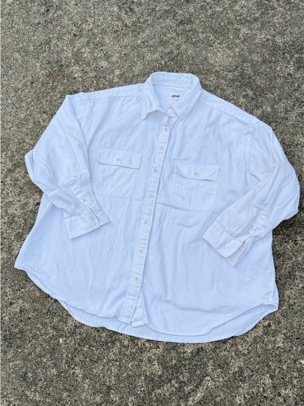 aerie Classic White Button-Down Shirt with Chest Pockets size M %100 cotton